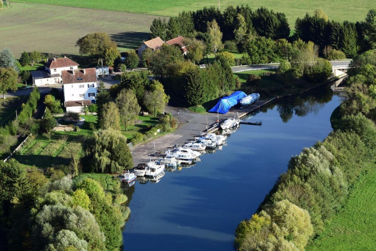 Domaine Du Port Sainte Marie Villa Maizieres-les-Vic Bagian luar foto